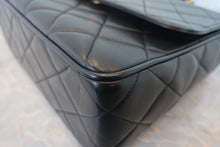 Load image into Gallery viewer, CHANEL Matelasse chain shoulder bag Lambskin Black/Gold hadware Shoulder bag 700120101
