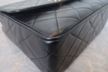 Load image into Gallery viewer, CHANEL Matelasse chain shoulder bag Lambskin Black/Gold hadware Shoulder bag 700120101