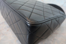 Load image into Gallery viewer, CHANEL Matelasse chain shoulder bag Lambskin Black/Gold hadware Shoulder bag 700120101