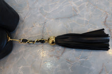 将图片加载到图库查看器,CHANEL/香奈儿 CF 流苏 肩背包 羊皮 Black/Gold hadware(黑色/金色金属) 肩背包 800090068