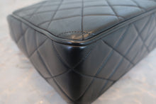 Load image into Gallery viewer, CHANEL Matelasse chain shoulder bag Lambskin Black/Gold hadware Shoulder bag 700120101