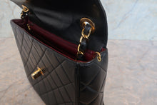 Load image into Gallery viewer, CHANEL Matelasse chain shoulder bag Lambskin Black/Gold hadware Shoulder bag 700120101