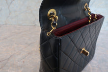 Load image into Gallery viewer, CHANEL Matelasse chain shoulder bag Lambskin Black/Gold hadware Shoulder bag 700120101