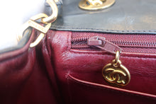 Load image into Gallery viewer, CHANEL Matelasse chain shoulder bag Lambskin Black/Gold hadware Shoulder bag 700120101