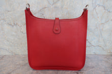 将图片加载到图库查看器,HERMES EVELYNE1 PM Graine Couchevel leather Rouge vif □H刻印 Shoulder bag 800020007
