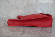 将图片加载到图库查看器,HERMES EVELYNE1 PM Graine Couchevel leather Rouge vif □H刻印 Shoulder bag 800020007