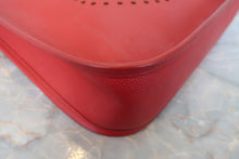 将图片加载到图库查看器,HERMES EVELYNE1 PM Graine Couchevel leather Rouge vif □H刻印 Shoulder bag 800020007