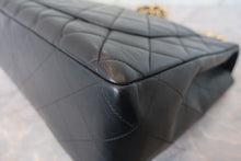 Load image into Gallery viewer, CHANEL Medium Matelasse single flap chain shoulder bag Lambskin Black/Gold hadware Shoulder bag 700120157