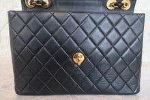Load image into Gallery viewer, CHANEL Medium Matelasse single flap chain shoulder bag Lambskin Black/Gold hadware Shoulder bag 700120157