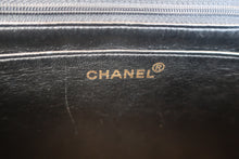 Load image into Gallery viewer, CHANEL Medium Matelasse single flap chain shoulder bag Lambskin Black/Gold hadware Shoulder bag 700120157