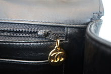 Load image into Gallery viewer, CHANEL Medium Matelasse single flap chain shoulder bag Lambskin Black/Gold hadware Shoulder bag 700120157