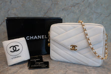 Load image into Gallery viewer, CHANEL  Bias stitch chain shoulder bag Caviar skin White/Gold hadware Shoulder bag 700080101