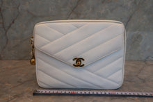 Load image into Gallery viewer, CHANEL  Bias stitch chain shoulder bag Caviar skin White/Gold hadware Shoulder bag 700080101