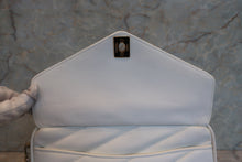 Load image into Gallery viewer, CHANEL  Bias stitch chain shoulder bag Caviar skin White/Gold hadware Shoulder bag 700080101