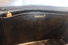 Load image into Gallery viewer, CHANEL Medium Matelasse single flap chain shoulder bag Lambskin Black/Gold hadware Shoulder bag 700120157