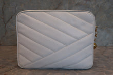 Load image into Gallery viewer, CHANEL  Bias stitch chain shoulder bag Caviar skin White/Gold hadware Shoulder bag 700080101