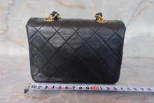 Load image into Gallery viewer, CHANEL Mini matelasse chain shoulder bag Lambskin Black/Gold hadware Shoulder bag 700120154