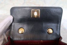 Load image into Gallery viewer, CHANEL Mini matelasse chain shoulder bag Lambskin Black/Gold hadware Shoulder bag 700120154