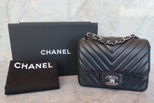 Load image into Gallery viewer, CHANEL  V-Stitch chain shoulder bag Lambskin Black/Silver hadware Shoulder bag 700100029
