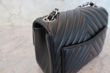 Load image into Gallery viewer, CHANEL  V-Stitch chain shoulder bag Lambskin Black/Silver hadware Shoulder bag 700100029