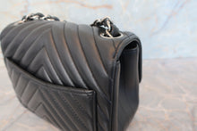 Load image into Gallery viewer, CHANEL  V-Stitch chain shoulder bag Lambskin Black/Silver hadware Shoulder bag 700100029