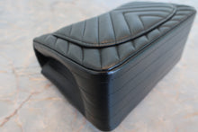 Load image into Gallery viewer, CHANEL  V-Stitch chain shoulder bag Lambskin Black/Silver hadware Shoulder bag 700100029