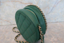 画像をギャラリービューアに読み込む, CHANEL/シャネル ココマークラウンドチェーンショルダーバッグ ラムスキン グリーン/ゴールド金具 ショルダーバッグ 700110042