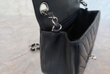 Load image into Gallery viewer, CHANEL  V-Stitch chain shoulder bag Lambskin Black/Silver hadware Shoulder bag 700100029