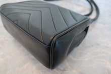 Load image into Gallery viewer, CHANEL  V-Stitch chain shoulder bag Lambskin Black/Gold hadware Shoulder bag 700080193
