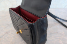 Load image into Gallery viewer, CHANEL  V-Stitch chain shoulder bag Lambskin Black/Gold hadware Shoulder bag 700080193