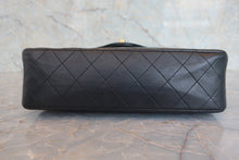 Load image into Gallery viewer, CHANEL Matelasse chain shoulder bag Lambskin Black/Gold hadware Shoulder bag 800070137