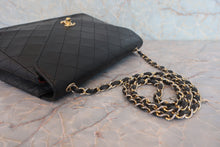 Load image into Gallery viewer, CHANEL Matelasse chain shoulder bag Lambskin Black/Gold hadware Shoulder bag 800070137