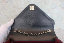 Load image into Gallery viewer, CHANEL Matelasse chain shoulder bag Lambskin Black/Gold hadware Shoulder bag 800070137