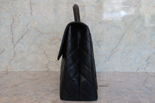 Load image into Gallery viewer, CHANEL Matelasse hand bag Caviar skin Black/Gold hadware Hand bag 700080195