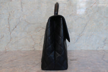 Load image into Gallery viewer, CHANEL Matelasse hand bag Caviar skin Black/Gold hadware Hand bag 700080195