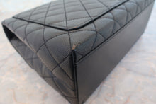 Load image into Gallery viewer, CHANEL Matelasse hand bag Caviar skin Black/Gold hadware Hand bag 700080195