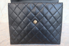 Load image into Gallery viewer, CHANEL Matelasse hand bag Caviar skin Black/Gold hadware Hand bag 700080195