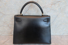 Load image into Gallery viewer, HERMES KELLY 28 Box carf leather Black 〇U Engraving Shoulder bag 700070192
