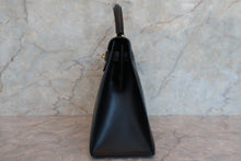 Load image into Gallery viewer, HERMES KELLY 28 Box carf leather Black 〇U Engraving Shoulder bag 700070192