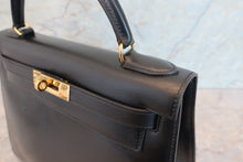 Load image into Gallery viewer, HERMES KELLY 28 Box carf leather Black 〇U Engraving Shoulder bag 700070192