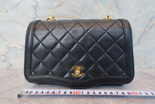 Load image into Gallery viewer, CHANEL Matelasse chain shoulder bag Lambskin Black/Gold hadware Shoulder bag 700080190