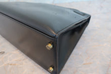 Load image into Gallery viewer, HERMES KELLY 28 Box carf leather Black 〇U Engraving Shoulder bag 700070192