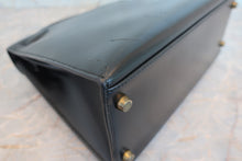 Load image into Gallery viewer, HERMES KELLY 28 Box carf leather Black 〇U Engraving Shoulder bag 700070192