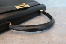 Load image into Gallery viewer, HERMES KELLY 28 Box carf leather Black 〇U Engraving Shoulder bag 700070192