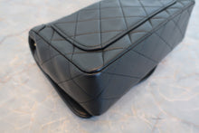 Load image into Gallery viewer, CHANEL Matelasse chain shoulder bag Lambskin Black/Gold hadware Shoulder bag 700080190