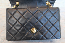 Load image into Gallery viewer, CHANEL Matelasse chain shoulder bag Lambskin Black/Gold hadware Shoulder bag 700080190