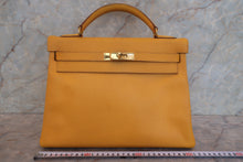 Load image into Gallery viewer, HERMES KELLY 32 Graine Couchevel leather 〇X Engraving Shoulder bag 700120088