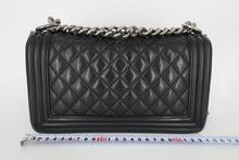 画像をギャラリービューアに読み込む, CHANEL/シャネル ボーイシャネルチェーンショルダーバッグ キャビアスキン ブラック/シルバー金具 ショルダーバッグ 800100119