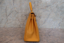 Load image into Gallery viewer, HERMES KELLY 32 Graine Couchevel leather 〇X Engraving Shoulder bag 700120088