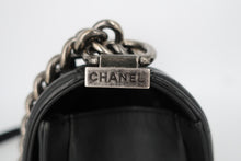 画像をギャラリービューアに読み込む, CHANEL/シャネル ボーイシャネルチェーンショルダーバッグ キャビアスキン ブラック/シルバー金具 ショルダーバッグ 800100119